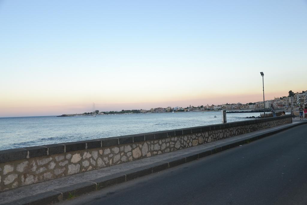 Casa Vacanza Sweet Home Giardini Naxos Exteriör bild